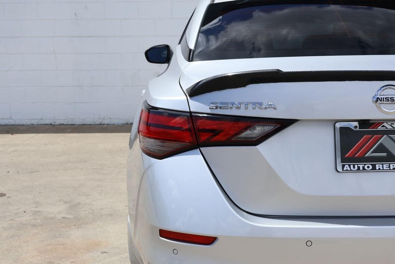 Nissan Sentra Vehicle Full-screen Gallery Image 07