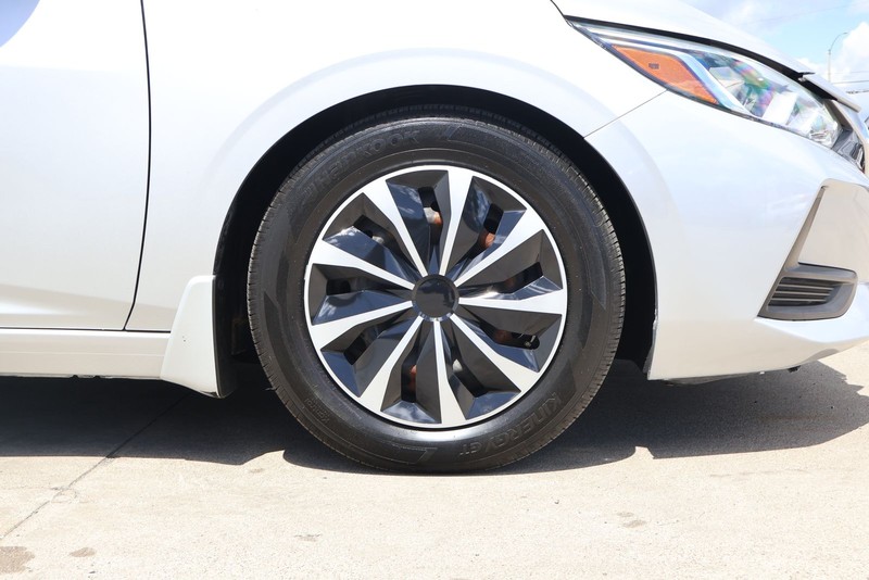 Nissan Sentra Vehicle Full-screen Gallery Image 13