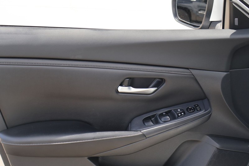 Nissan Sentra Vehicle Full-screen Gallery Image 15