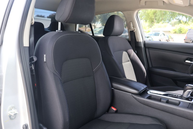 Nissan Sentra Vehicle Full-screen Gallery Image 20