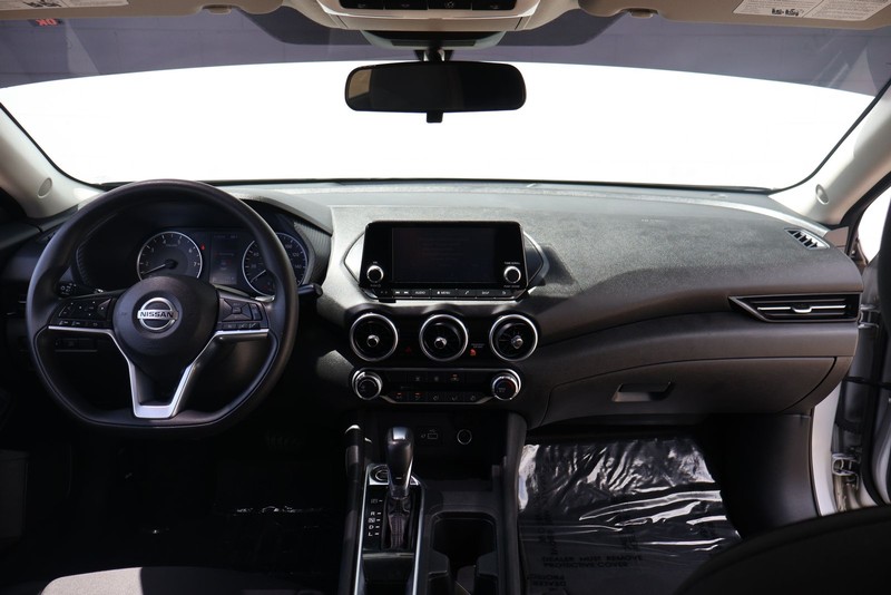 Nissan Sentra Vehicle Full-screen Gallery Image 22