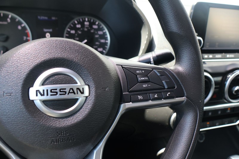 Nissan Sentra Vehicle Full-screen Gallery Image 26