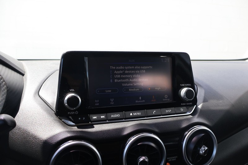 Nissan Sentra Vehicle Full-screen Gallery Image 28