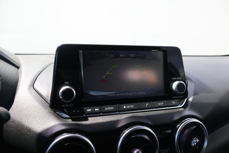 Nissan Sentra Vehicle Full-screen Gallery Image 29