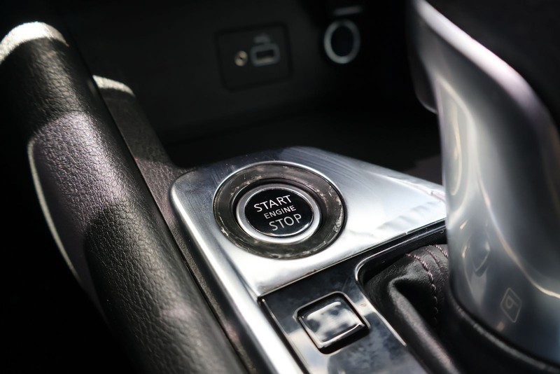 Nissan Sentra Vehicle Full-screen Gallery Image 32