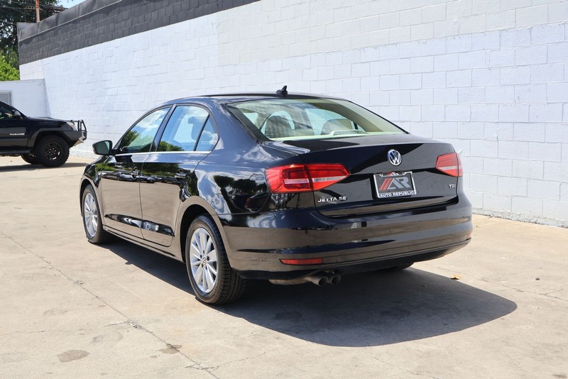 Volkswagen Jetta Sedan Vehicle Full-screen Gallery Image 09