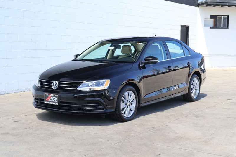 Volkswagen Jetta Sedan Vehicle Full-screen Gallery Image 11