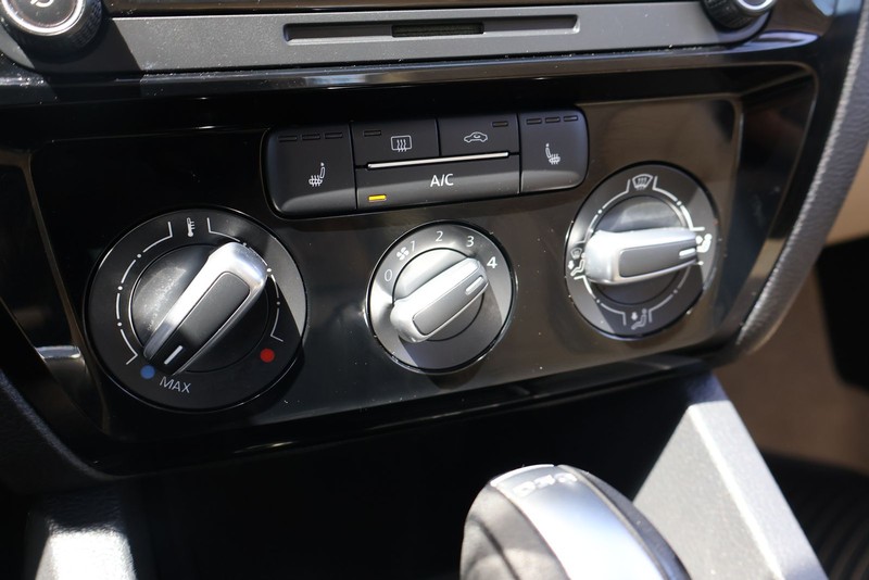 Volkswagen Jetta Sedan Vehicle Full-screen Gallery Image 26