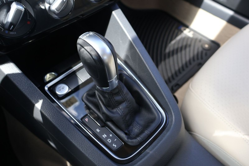 Volkswagen Jetta Sedan Vehicle Full-screen Gallery Image 27