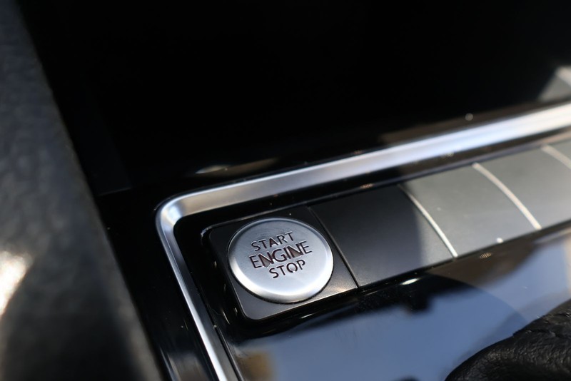 Volkswagen Jetta Sedan Vehicle Full-screen Gallery Image 28