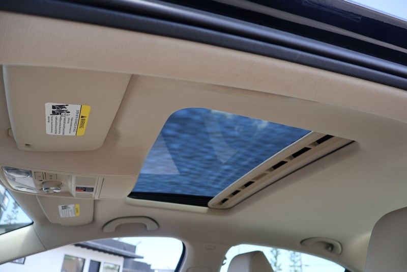 Volkswagen Jetta Sedan Vehicle Full-screen Gallery Image 29