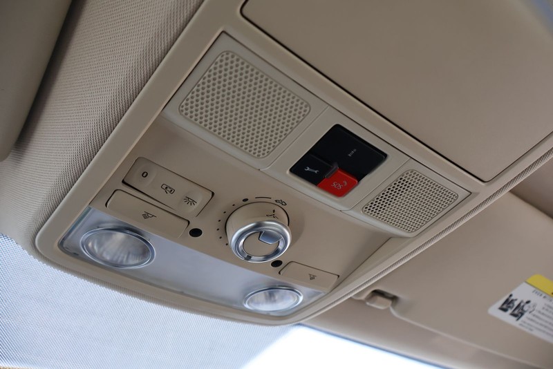 Volkswagen Jetta Sedan Vehicle Full-screen Gallery Image 30