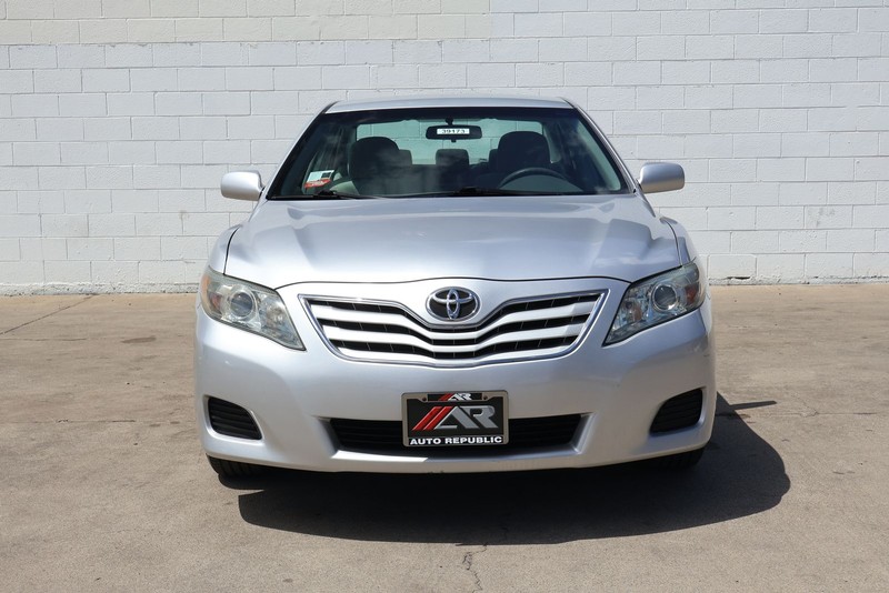 Toyota Camry Vehicle Full-screen Gallery Image 02