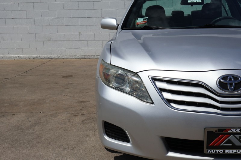 Toyota Camry Vehicle Full-screen Gallery Image 03