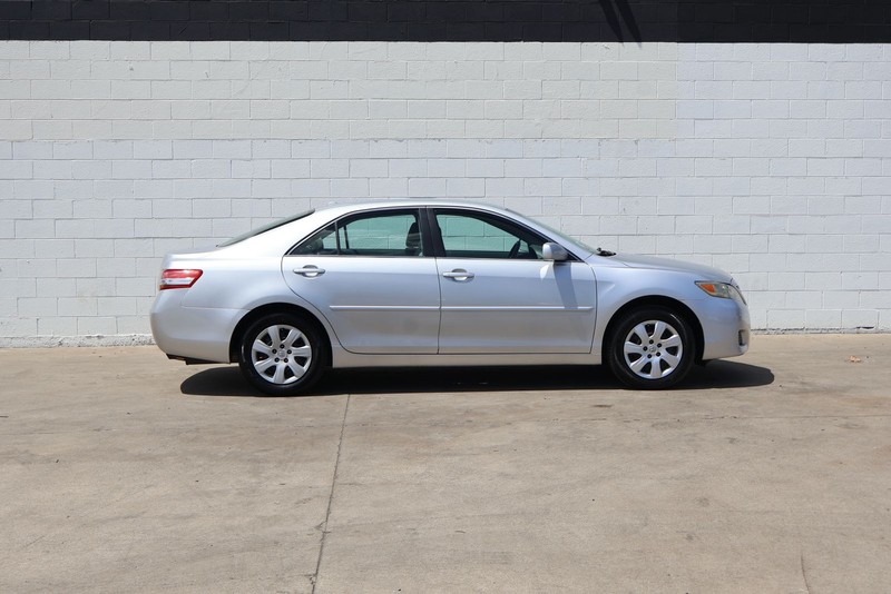 Toyota Camry Vehicle Full-screen Gallery Image 04