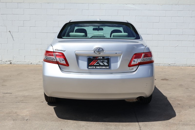 Toyota Camry Vehicle Full-screen Gallery Image 06