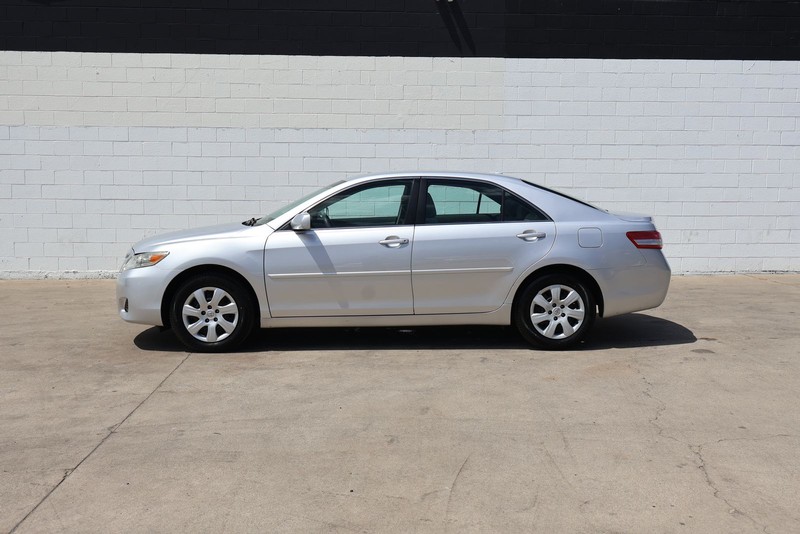 Toyota Camry Vehicle Full-screen Gallery Image 10