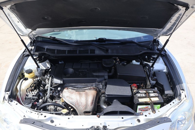 Toyota Camry Vehicle Full-screen Gallery Image 12