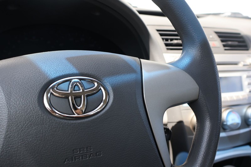 Toyota Camry Vehicle Full-screen Gallery Image 26