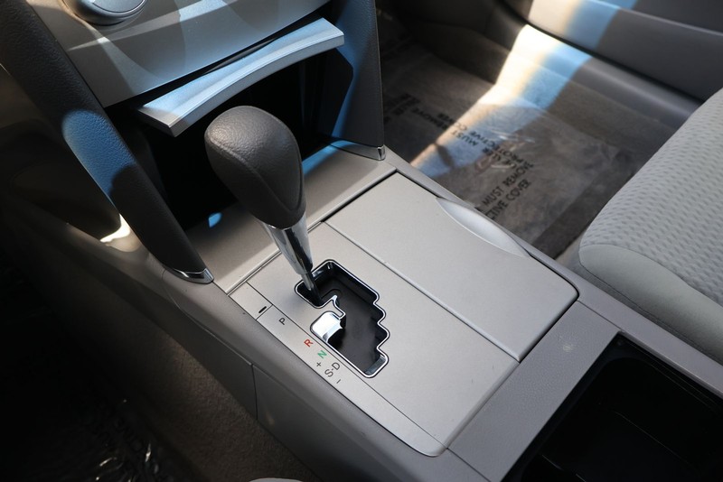 Toyota Camry Vehicle Full-screen Gallery Image 30