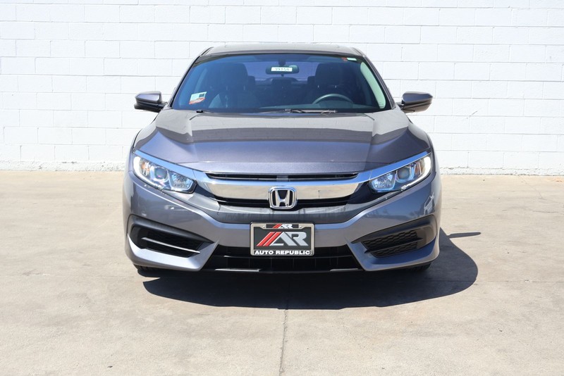 Honda Civic Sedan Vehicle Full-screen Gallery Image 02