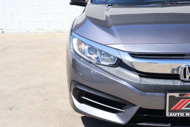 Honda Civic Sedan Vehicle Full-screen Gallery Image 03