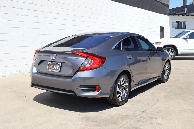 Honda Civic Sedan Vehicle Full-screen Gallery Image 05