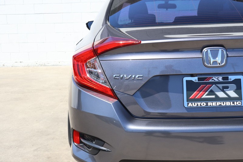 Honda Civic Sedan Vehicle Full-screen Gallery Image 07