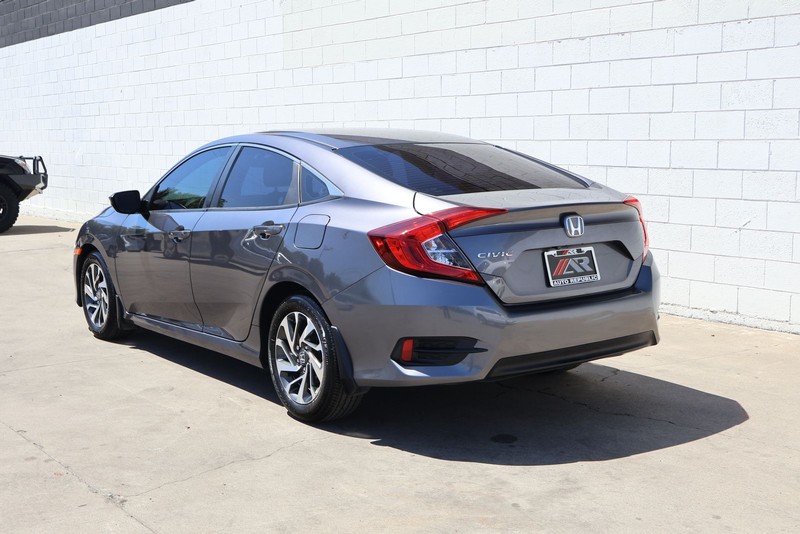 Honda Civic Sedan Vehicle Full-screen Gallery Image 09