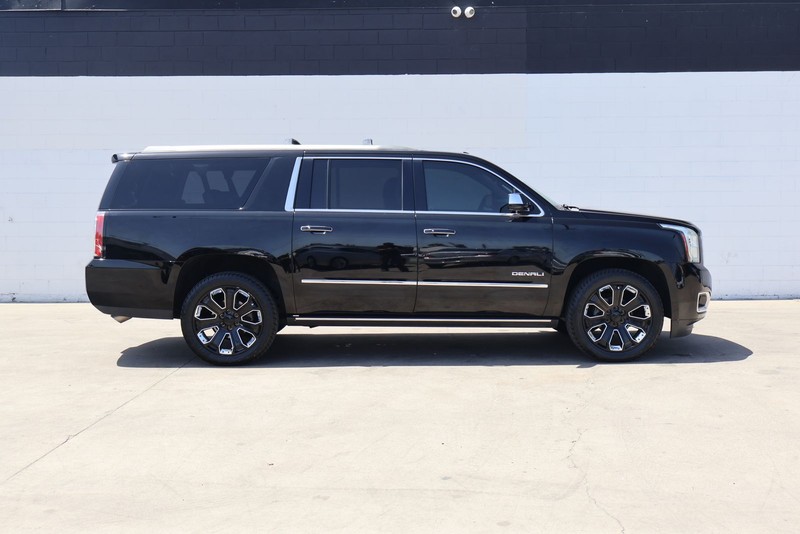 GMC Yukon XL Vehicle Full-screen Gallery Image 04