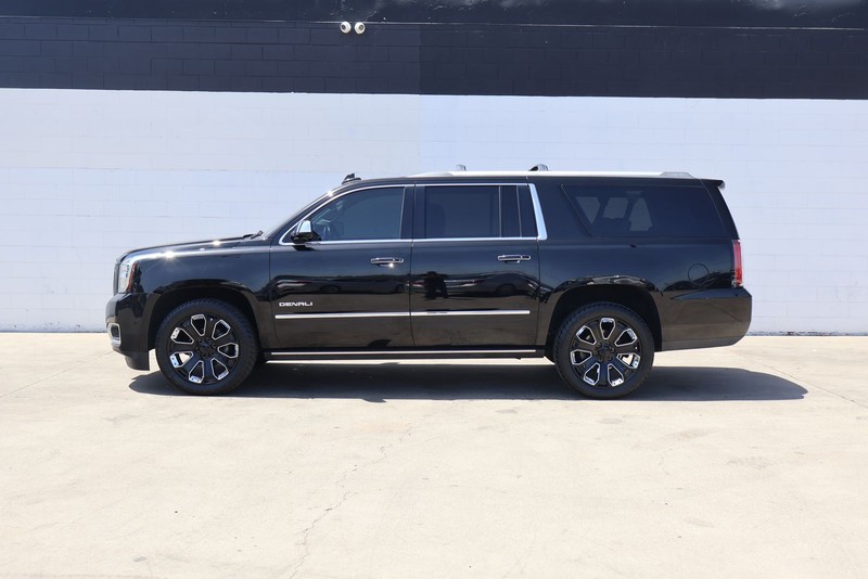 GMC Yukon XL Vehicle Full-screen Gallery Image 10