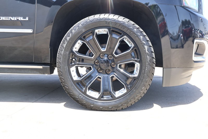 GMC Yukon XL Vehicle Full-screen Gallery Image 13