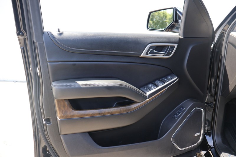 GMC Yukon XL Vehicle Full-screen Gallery Image 14