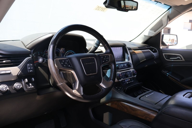 GMC Yukon XL Vehicle Full-screen Gallery Image 15