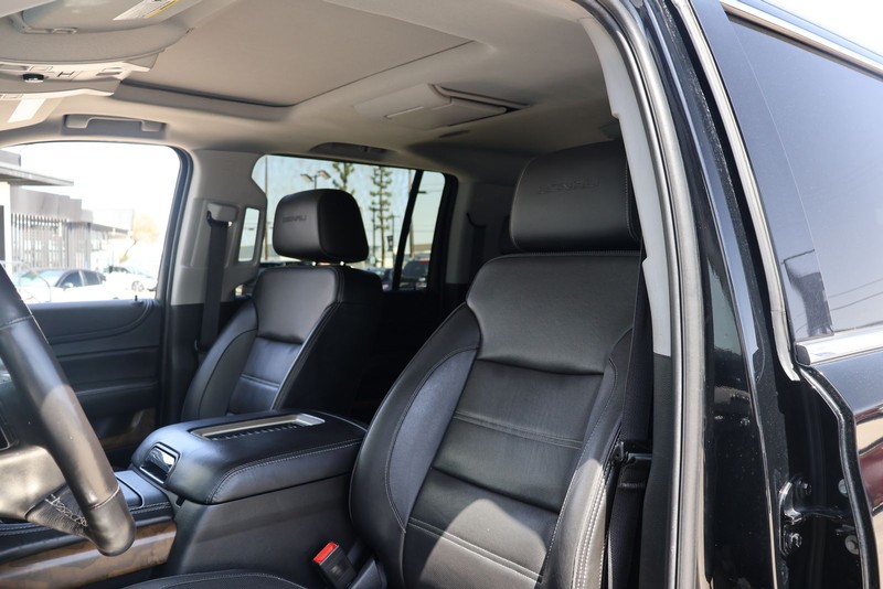 GMC Yukon XL Vehicle Full-screen Gallery Image 16