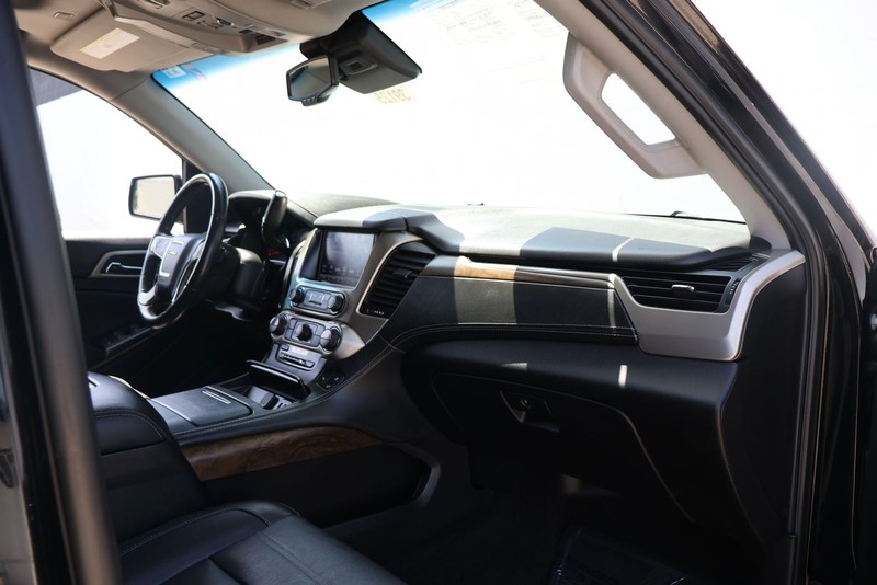 GMC Yukon XL Vehicle Full-screen Gallery Image 18