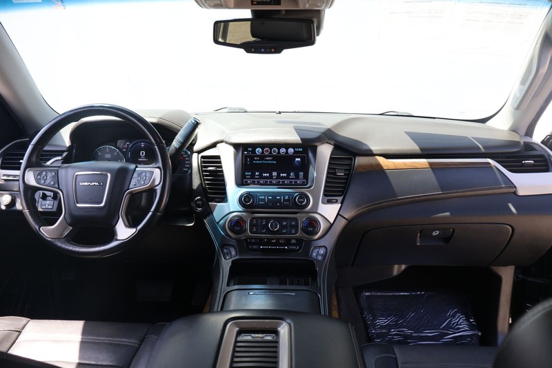 GMC Yukon XL Vehicle Full-screen Gallery Image 24