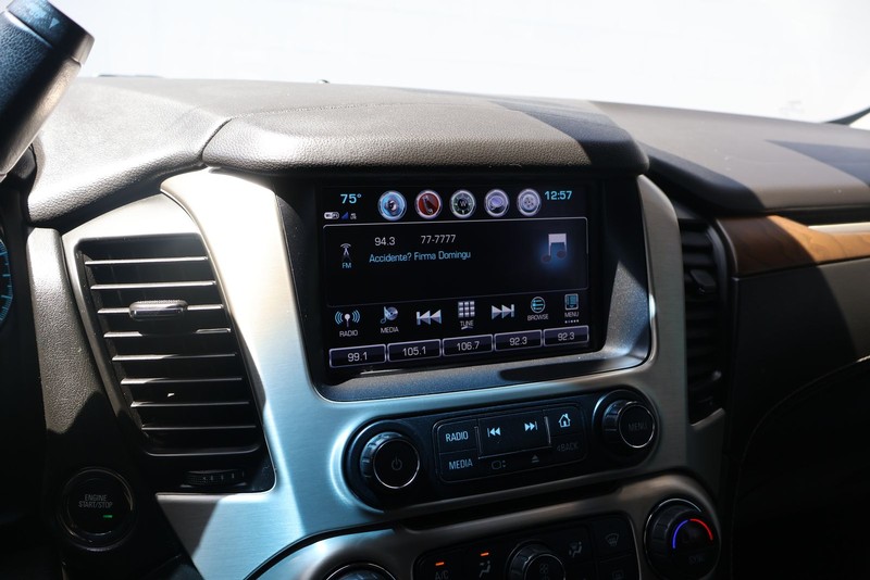 GMC Yukon XL Vehicle Full-screen Gallery Image 30