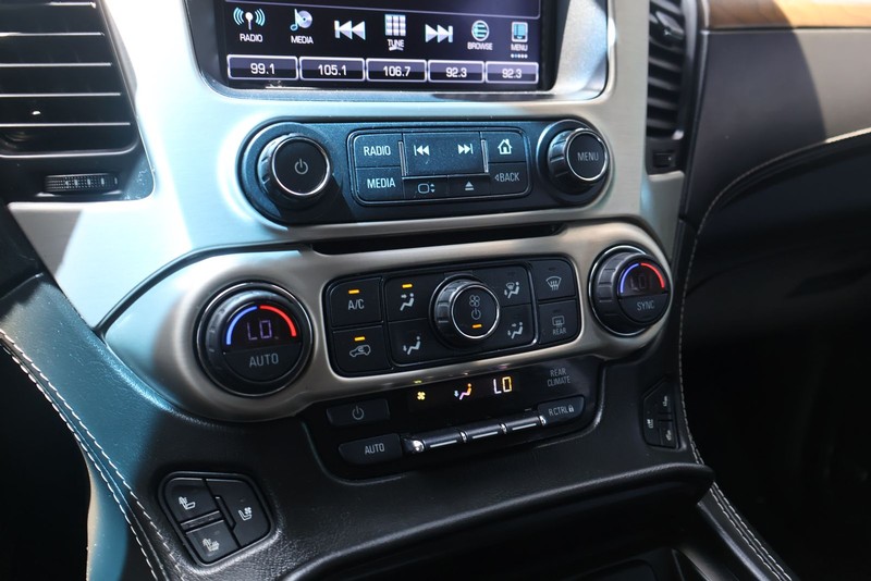 GMC Yukon XL Vehicle Full-screen Gallery Image 32