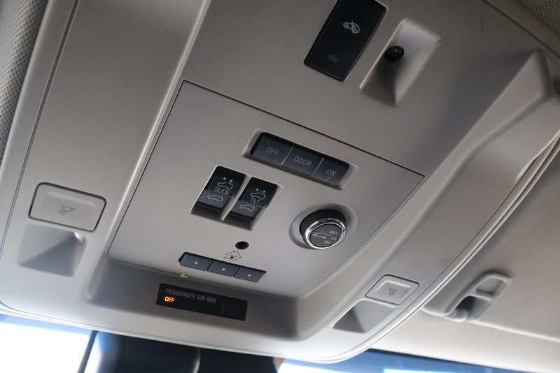 GMC Yukon XL Vehicle Full-screen Gallery Image 35