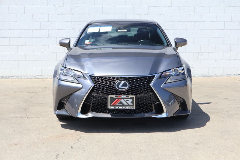 Lexus GS 350 Vehicle Full-screen Gallery Image 02