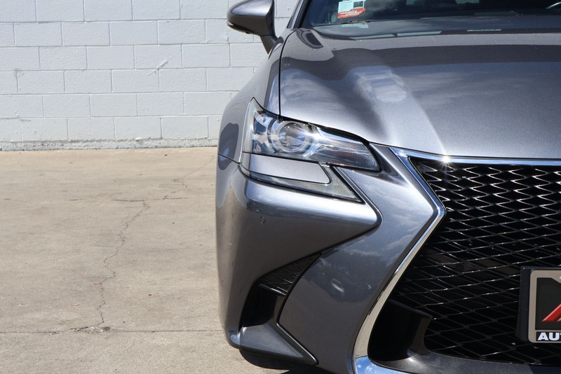 Lexus GS 350 Vehicle Full-screen Gallery Image 03