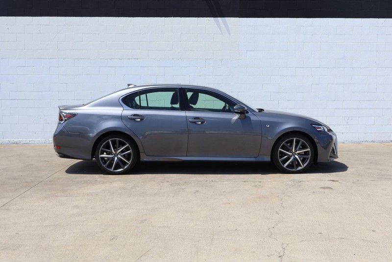 Lexus GS 350 Vehicle Full-screen Gallery Image 04