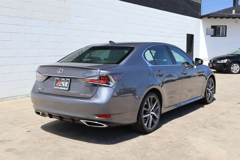 Lexus GS 350 Vehicle Full-screen Gallery Image 05