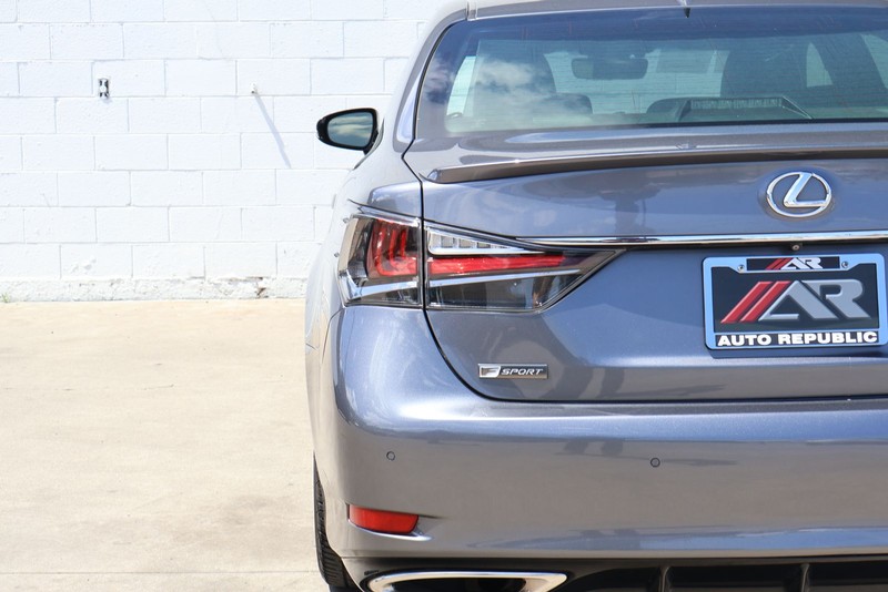 Lexus GS 350 Vehicle Full-screen Gallery Image 07