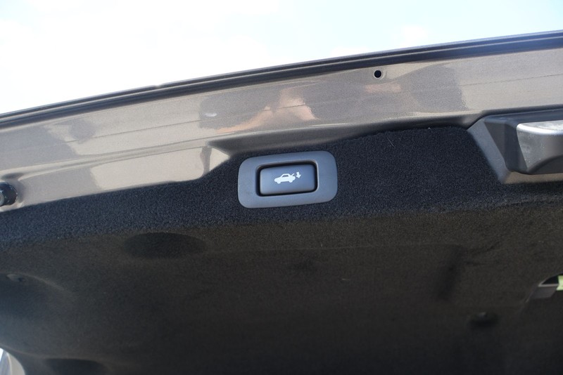 Lexus GS 350 Vehicle Full-screen Gallery Image 09