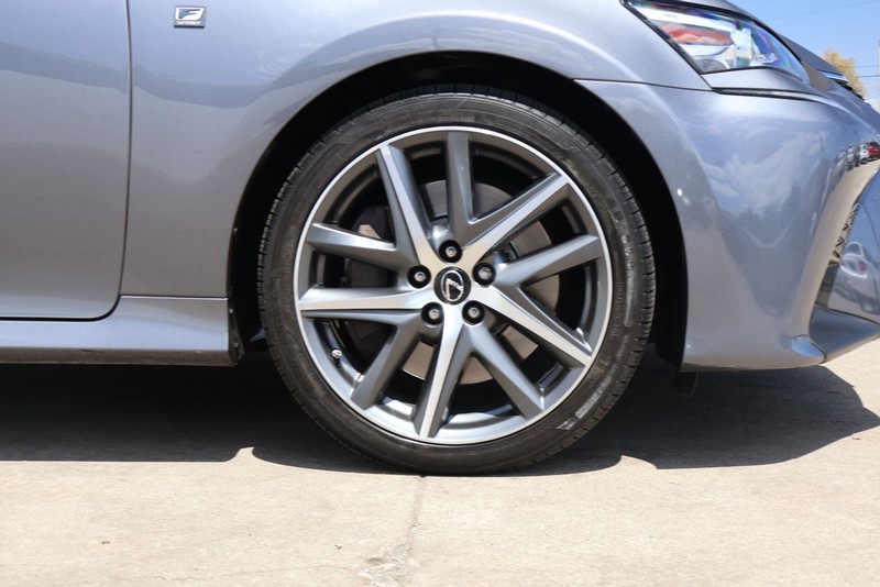 Lexus GS 350 Vehicle Full-screen Gallery Image 14