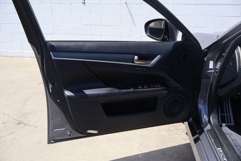 Lexus GS 350 Vehicle Full-screen Gallery Image 15