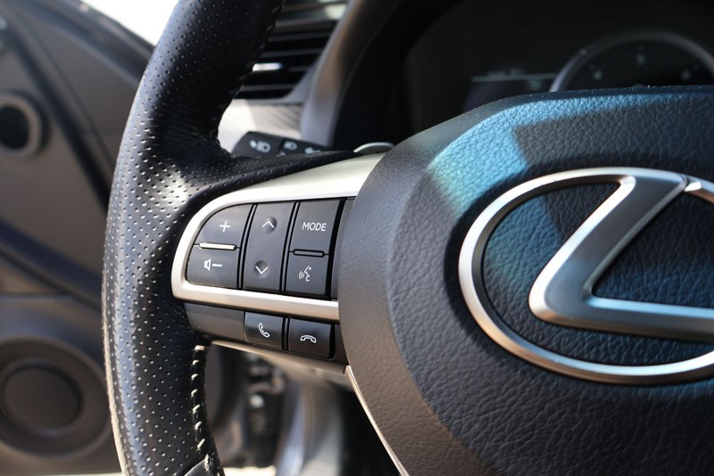 Lexus GS 350 Vehicle Full-screen Gallery Image 26