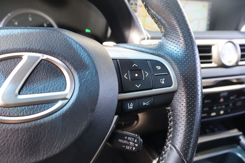 Lexus GS 350 Vehicle Full-screen Gallery Image 27